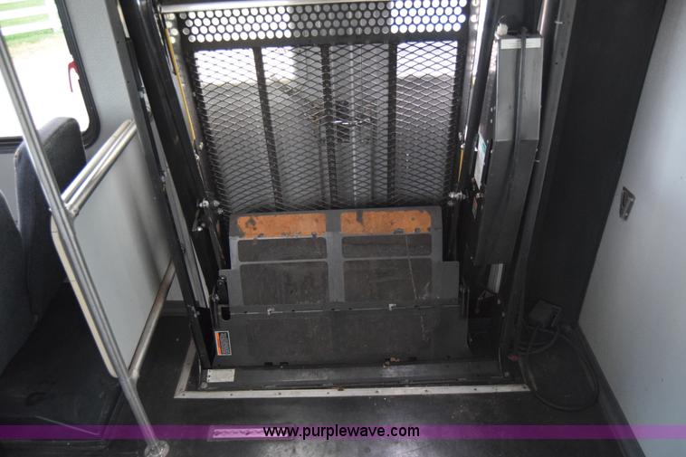 image for item BF9974 2001 Workhorse Star bus