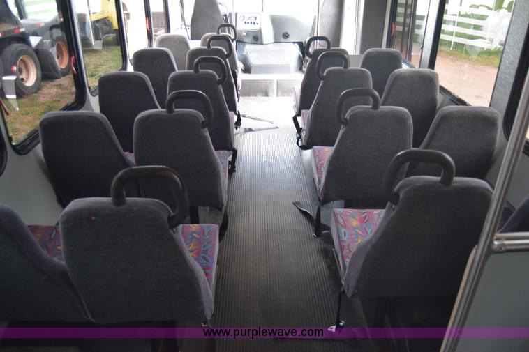 image for item BF9974 2001 Workhorse Star bus