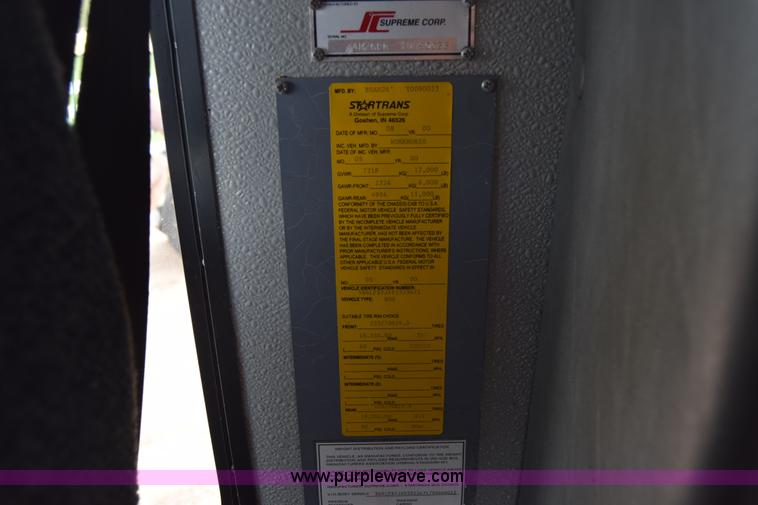 image for item BF9974 2001 Workhorse Star bus