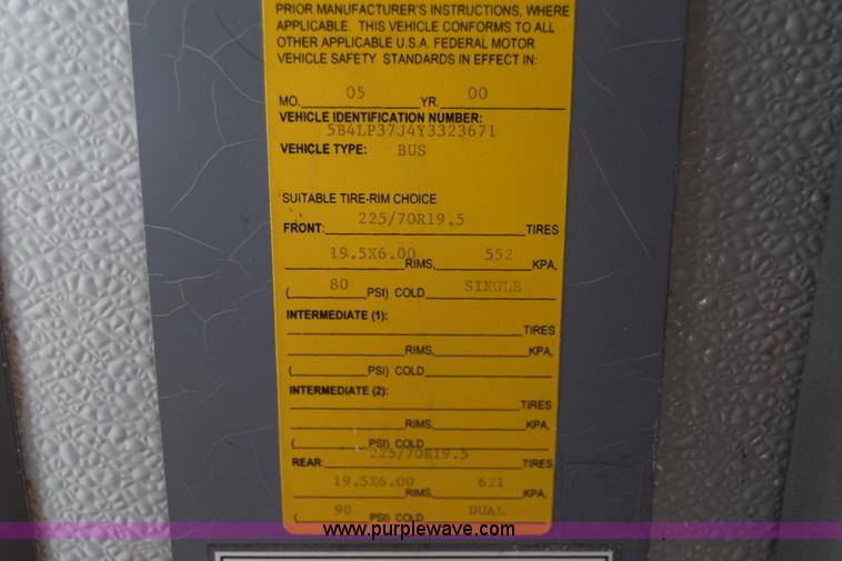 image for item BF9974 2001 Workhorse Star bus