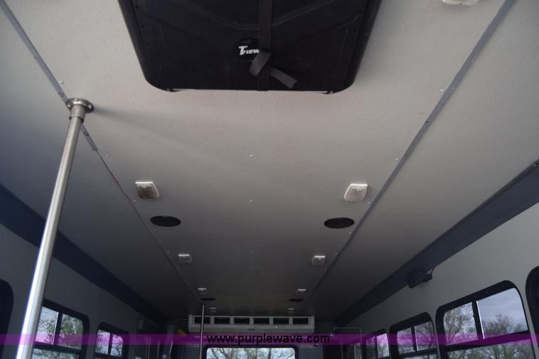 image for item BF9974 2001 Workhorse Star bus