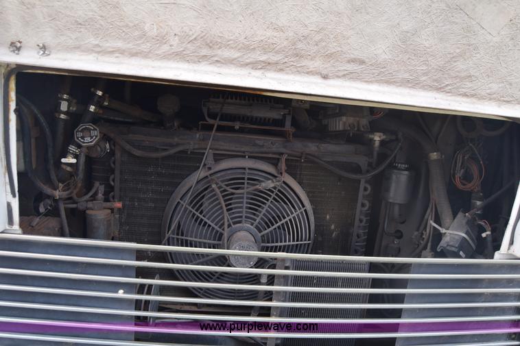 image for item BF9974 2001 Workhorse Star bus