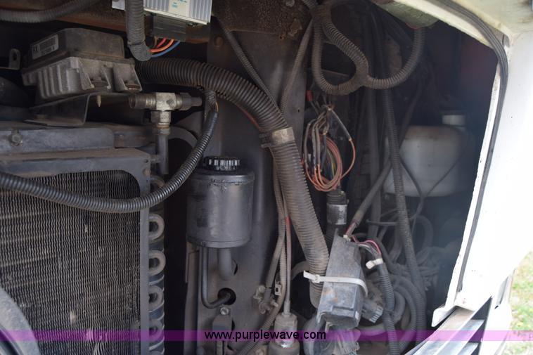 image for item BF9974 2001 Workhorse Star bus