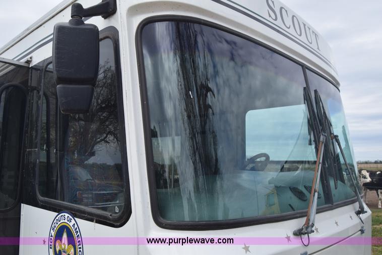 image for item BF9974 2001 Workhorse Star bus