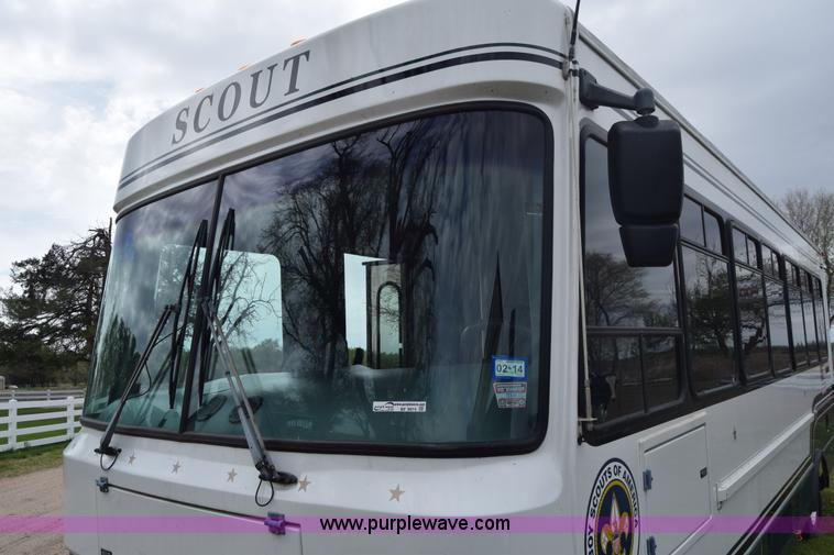 image for item BF9974 2001 Workhorse Star bus