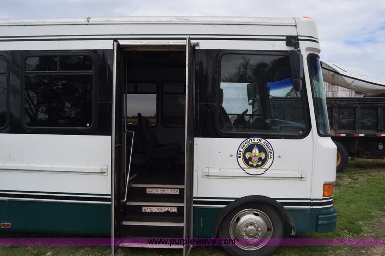 image for item BF9974 2001 Workhorse Star bus