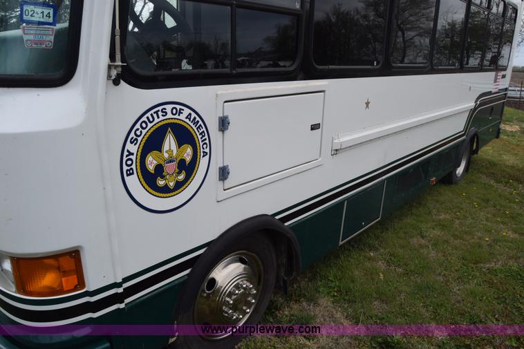 image for item BF9974 2001 Workhorse Star bus