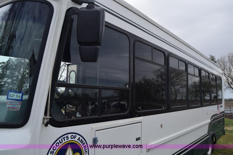 image for item BF9974 2001 Workhorse Star bus