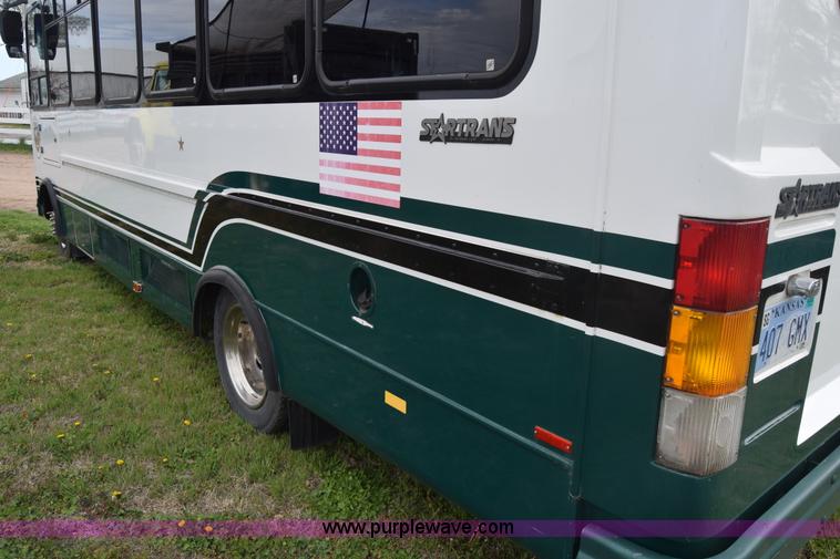 image for item BF9974 2001 Workhorse Star bus