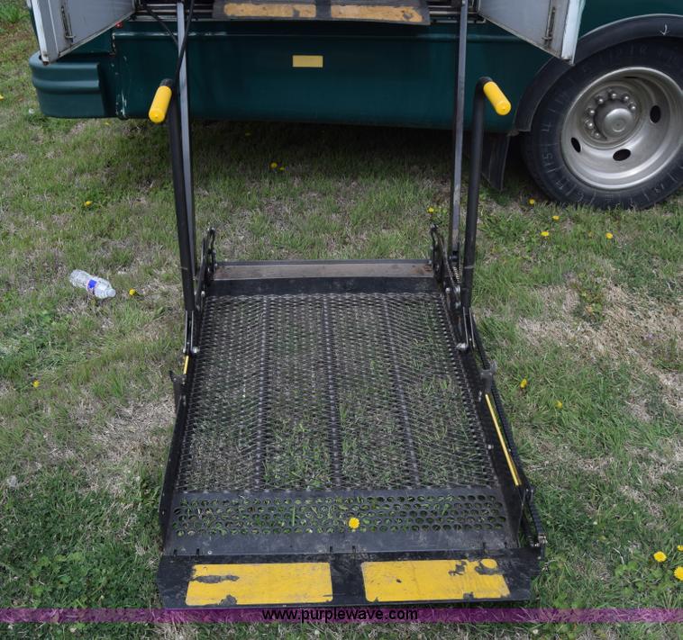 image for item BF9974 2001 Workhorse Star bus