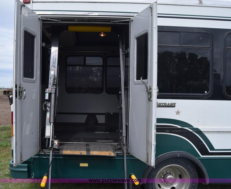 image for item BF9974 2001 Workhorse Star bus