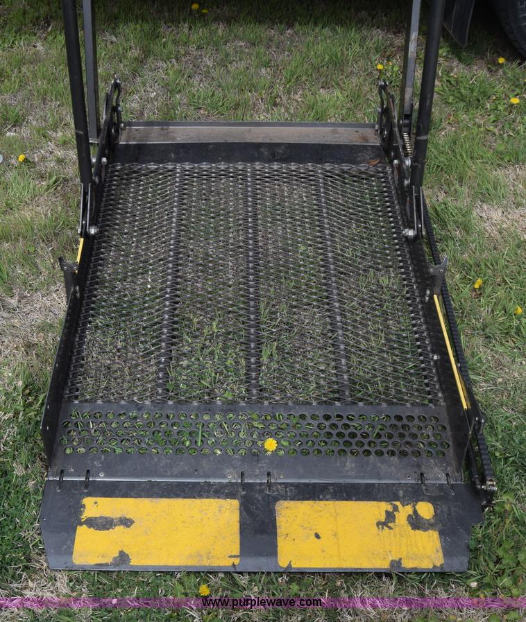 image for item BF9974 2001 Workhorse Star bus