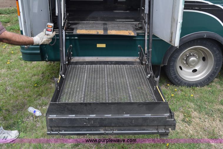 image for item BF9974 2001 Workhorse Star bus