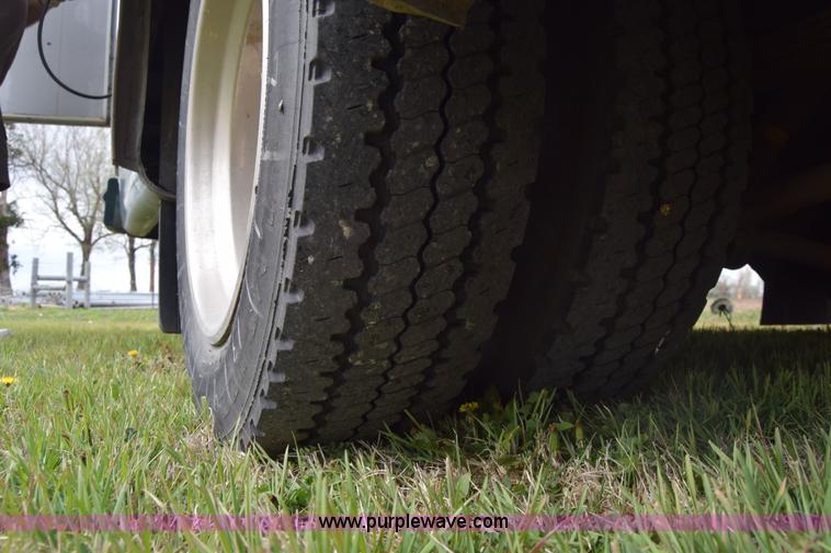 image for item BF9974 2001 Workhorse Star bus