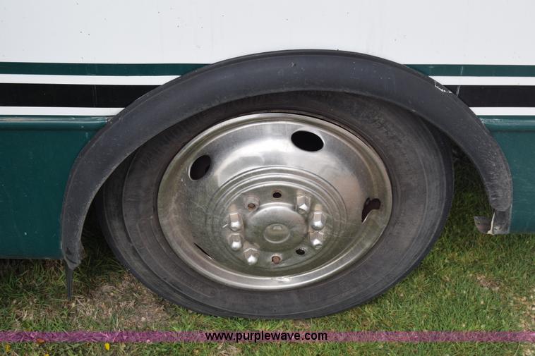 image for item BF9974 2001 Workhorse Star bus