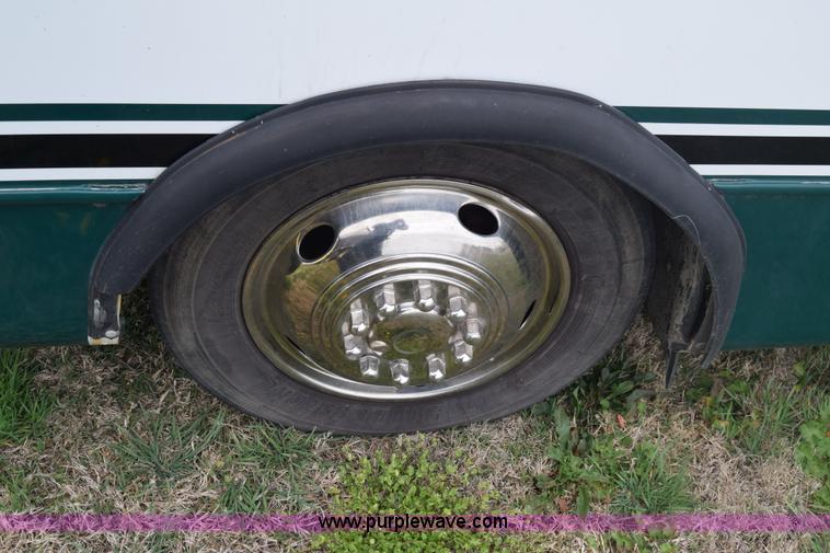 image for item BF9974 2001 Workhorse Star bus