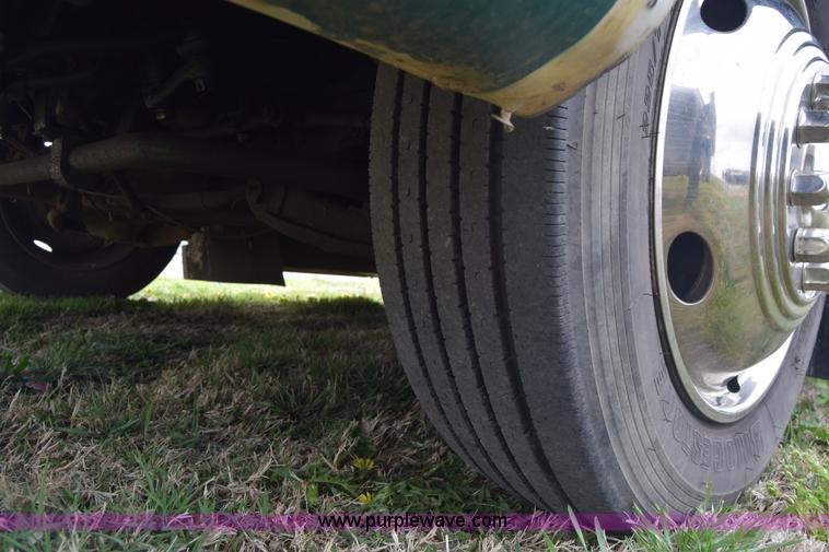 image for item BF9974 2001 Workhorse Star bus