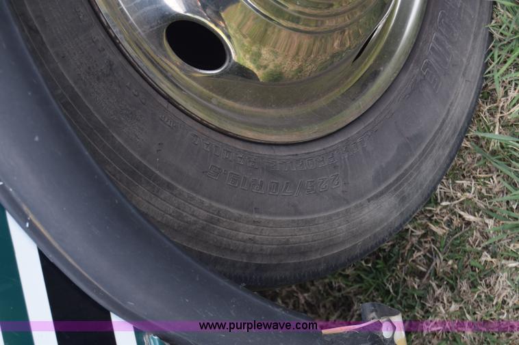 image for item BF9974 2001 Workhorse Star bus