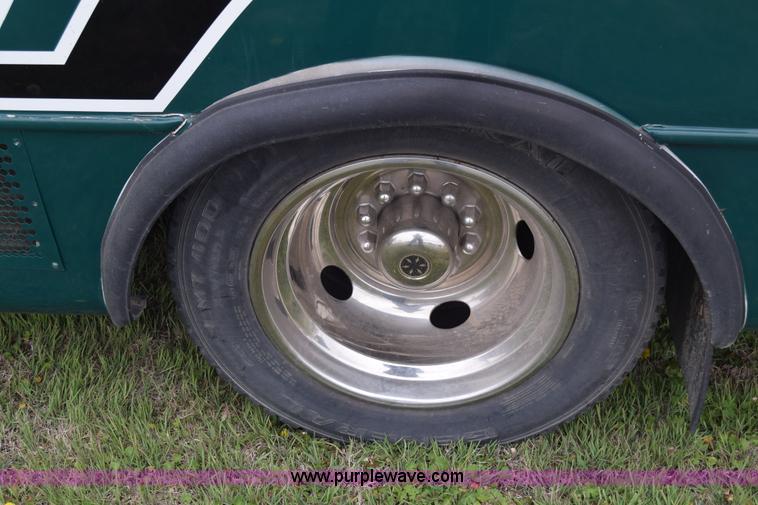 image for item BF9974 2001 Workhorse Star bus