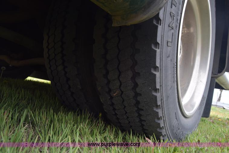 image for item BF9974 2001 Workhorse Star bus