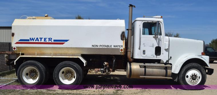 image for item BF9995 1991 International 9300 tank truck