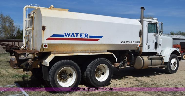 image for item BF9995 1991 International 9300 tank truck