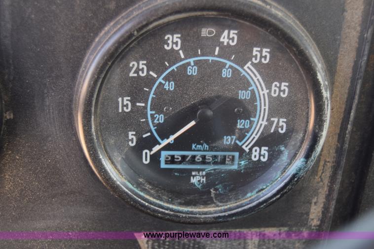 image for item BF9995 1991 International 9300 tank truck