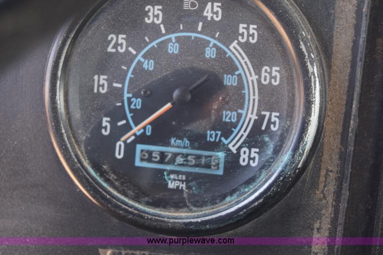 image for item BF9995 1991 International 9300 tank truck