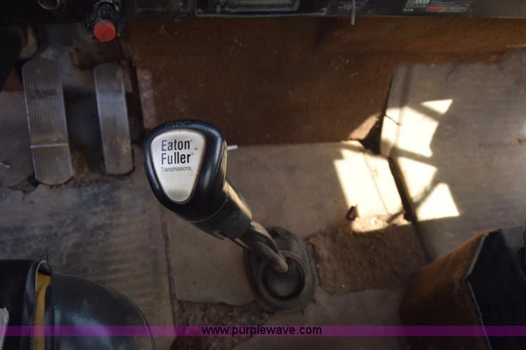 image for item BF9995 1991 International 9300 tank truck