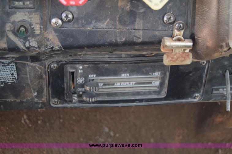 image for item BF9995 1991 International 9300 tank truck