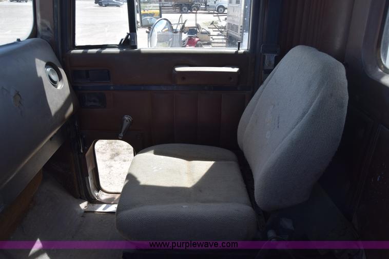 image for item BF9995 1991 International 9300 tank truck