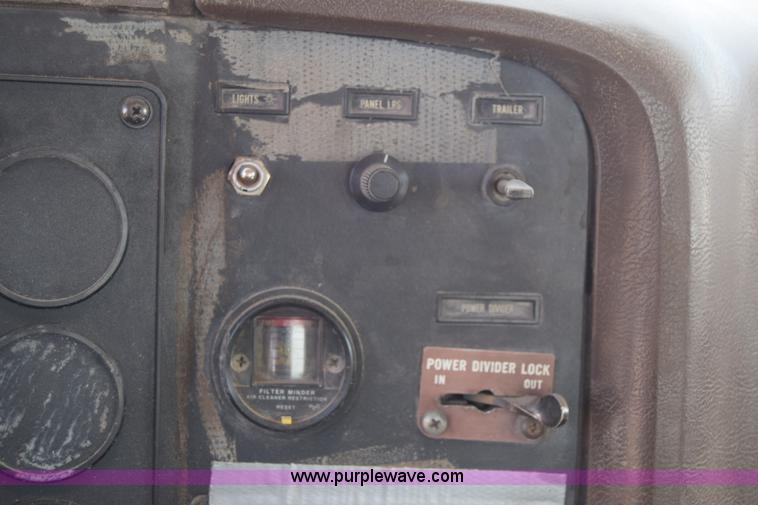 image for item BF9995 1991 International 9300 tank truck