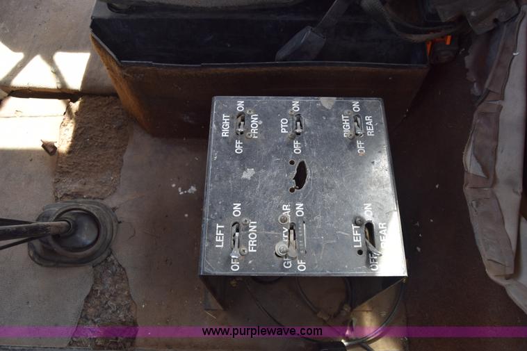 image for item BF9995 1991 International 9300 tank truck