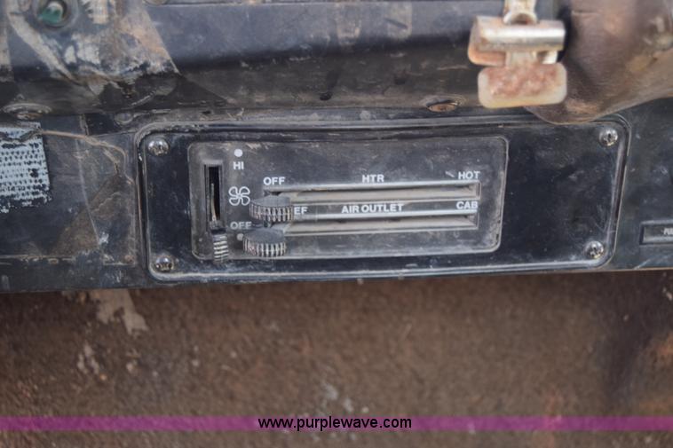 image for item BF9995 1991 International 9300 tank truck