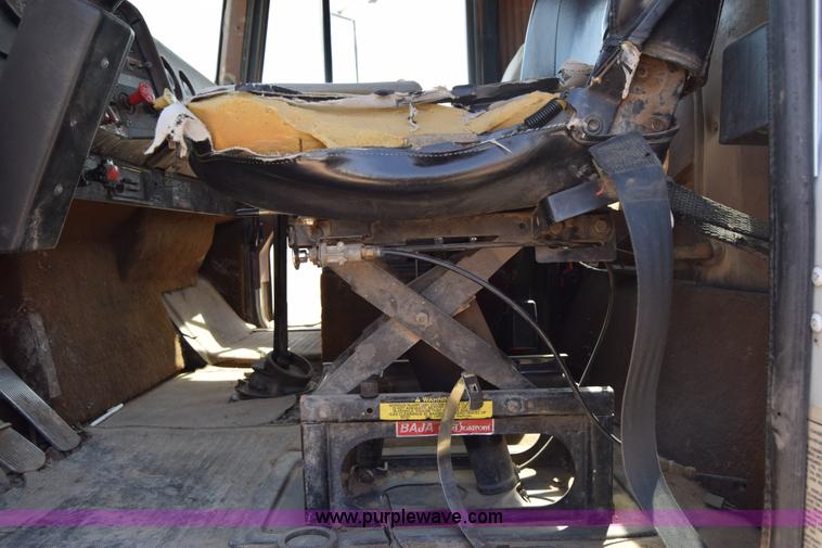 image for item BF9995 1991 International 9300 tank truck