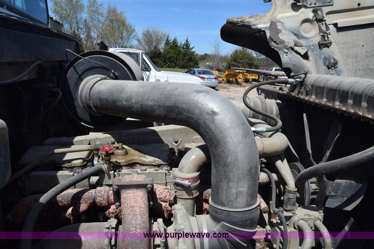 image for item BF9995 1991 International 9300 tank truck
