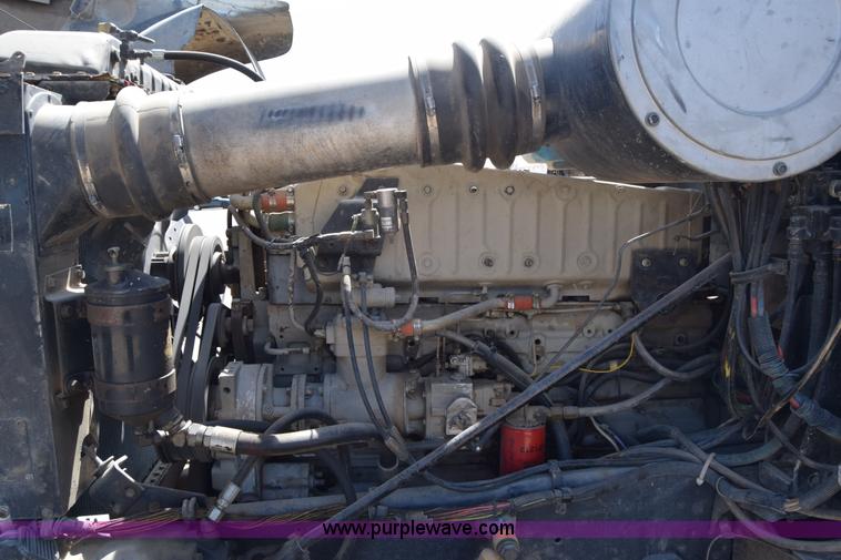 image for item BF9995 1991 International 9300 tank truck