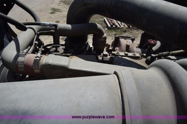 image for item BF9995 1991 International 9300 tank truck