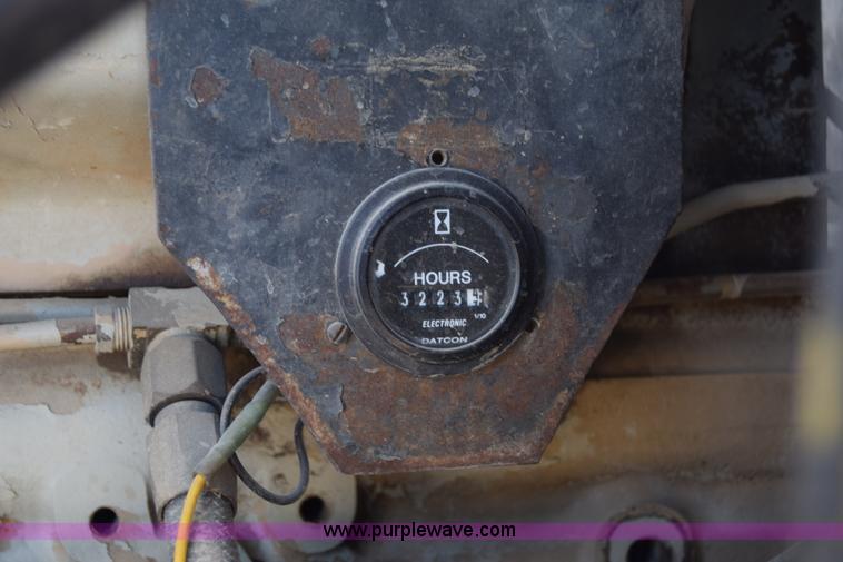 image for item BF9995 1991 International 9300 tank truck