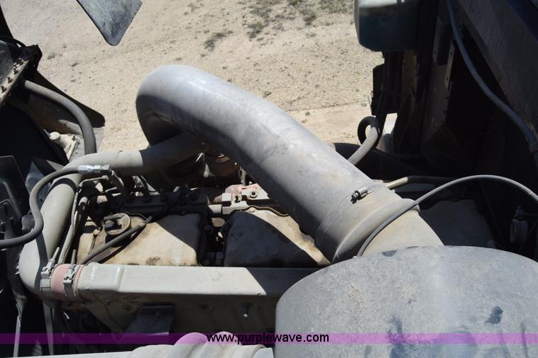 image for item BF9995 1991 International 9300 tank truck