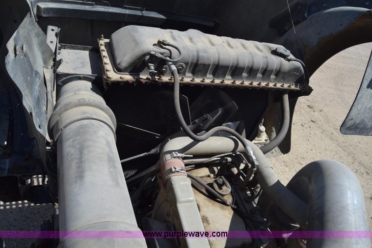 image for item BF9995 1991 International 9300 tank truck