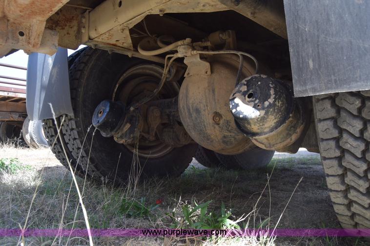 image for item BF9995 1991 International 9300 tank truck