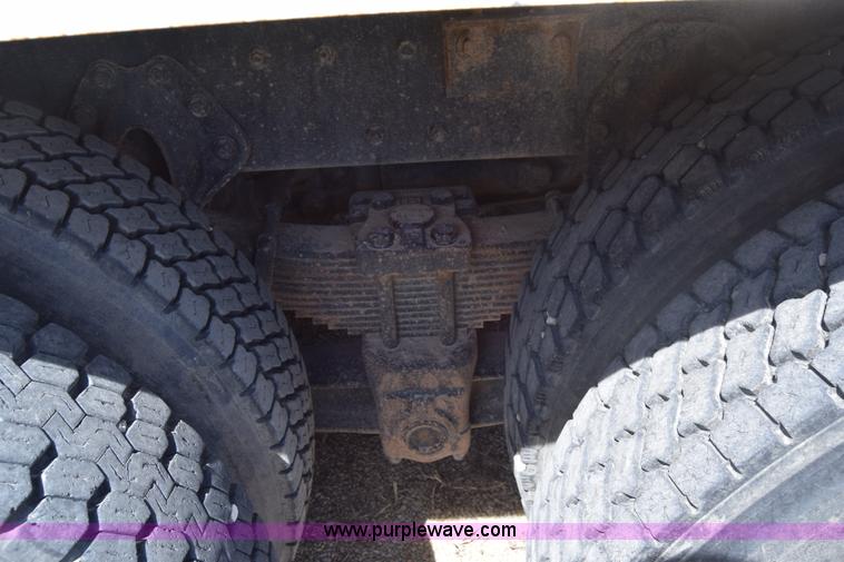 image for item BF9995 1991 International 9300 tank truck