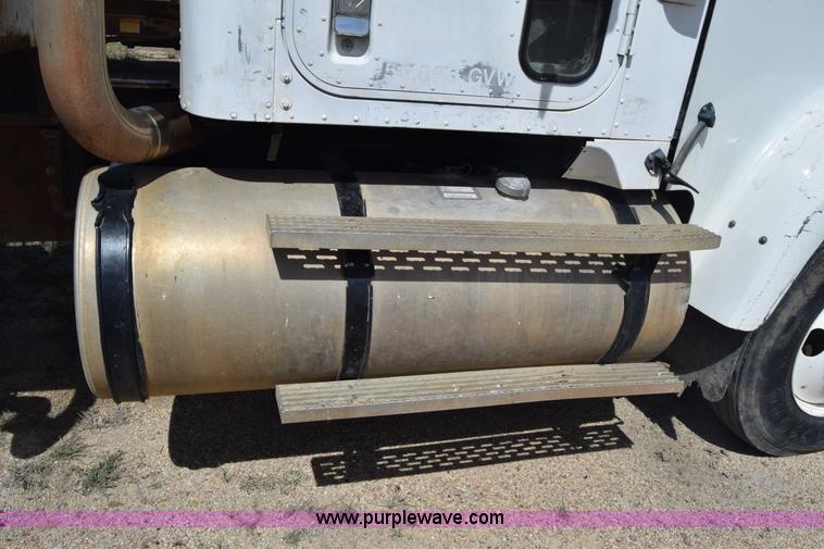 image for item BF9995 1991 International 9300 tank truck