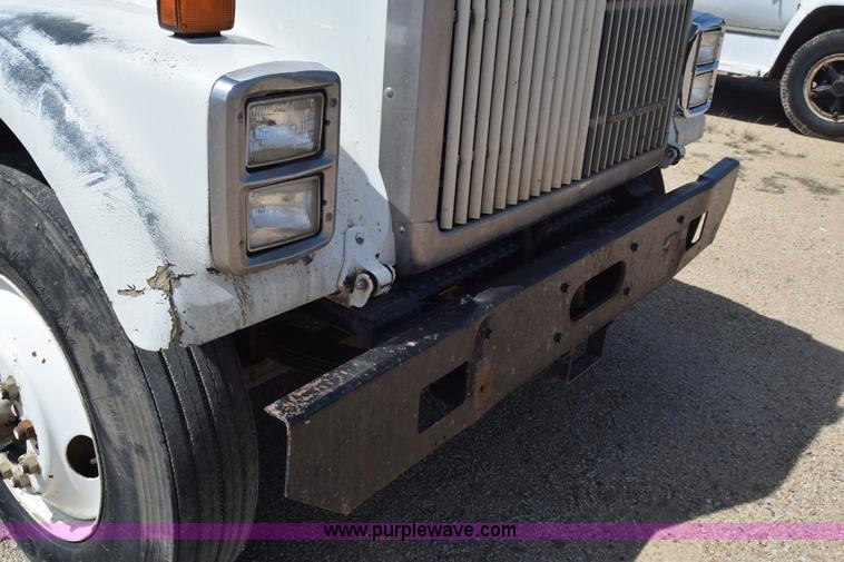 image for item BF9995 1991 International 9300 tank truck