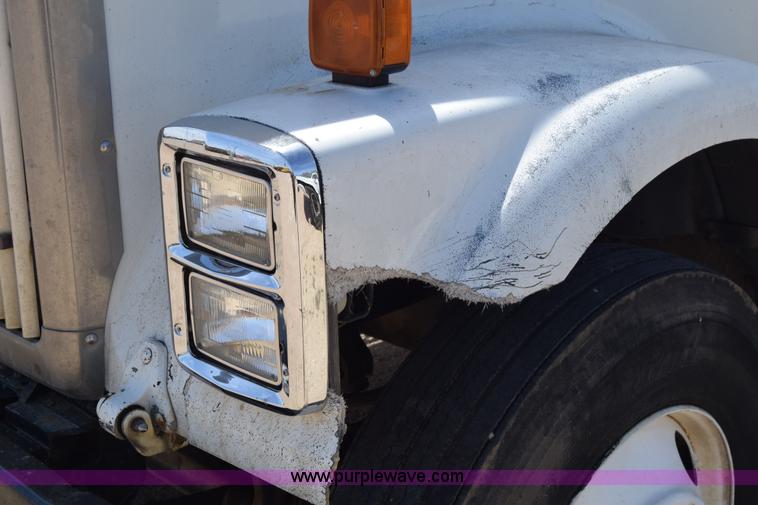 image for item BF9995 1991 International 9300 tank truck