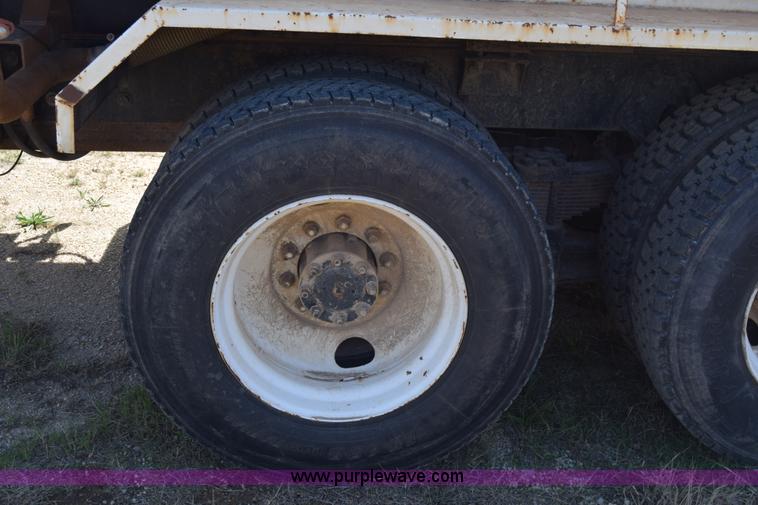 image for item BF9995 1991 International 9300 tank truck