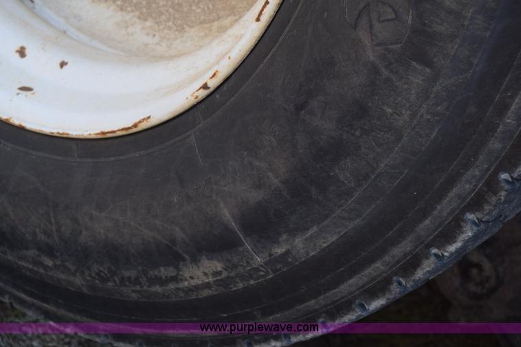 image for item BF9995 1991 International 9300 tank truck