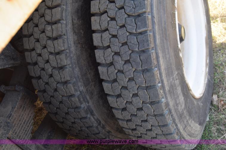 image for item BF9995 1991 International 9300 tank truck