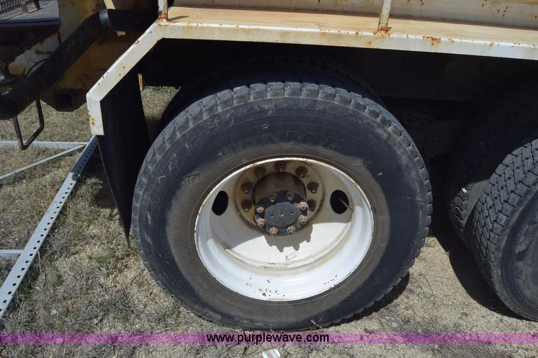 image for item BF9995 1991 International 9300 tank truck